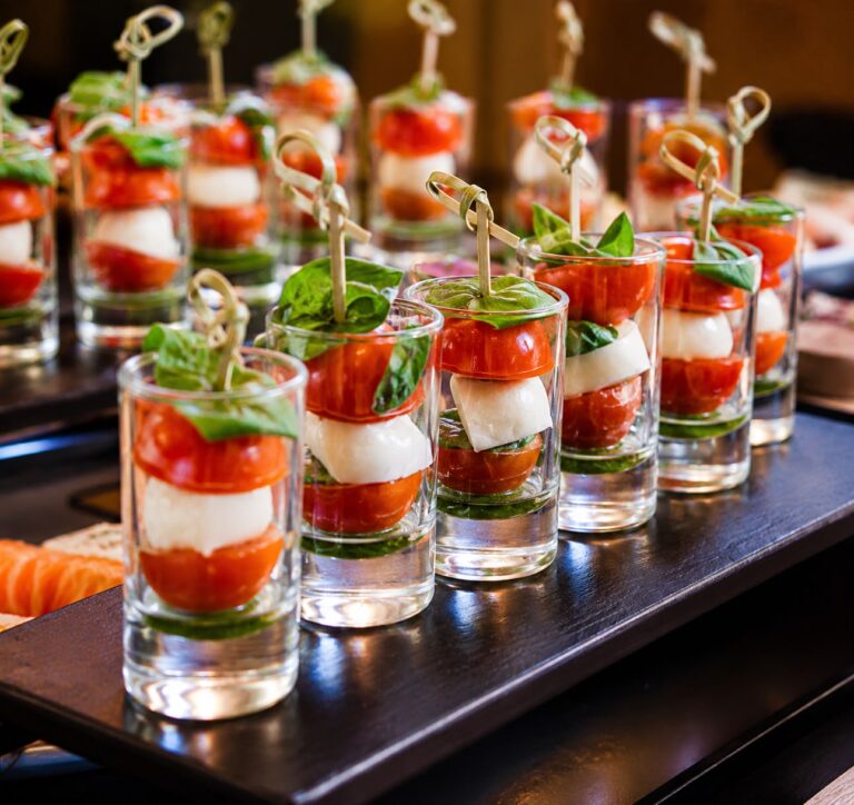Finger food para eventos corporativos: por que esse formato de gastronomia faz tanta diferença?